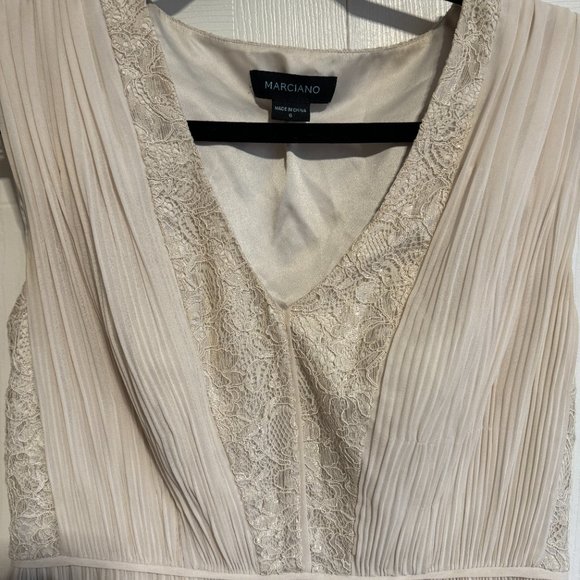 Marciano short chiffon dress with pleating and lace, Cream, Size 6 - Picture 3 of 4